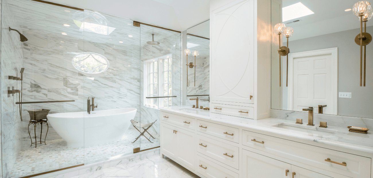 High end bathroom with white and gold finishes 