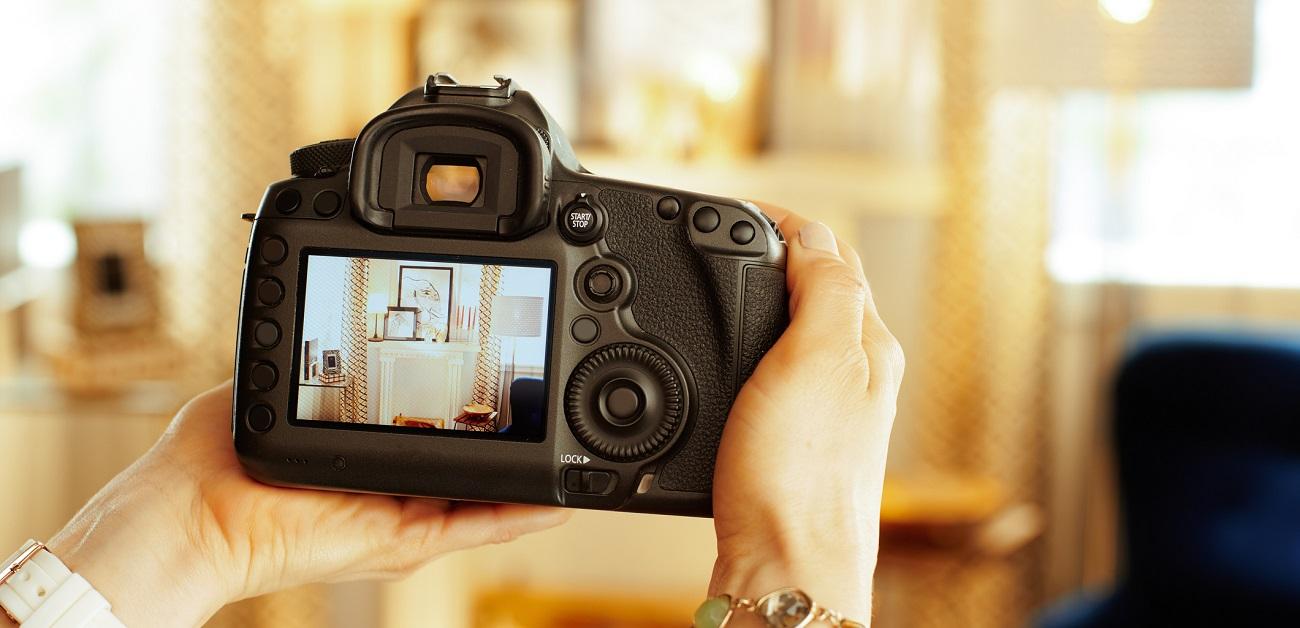 DSLR camera in hand of female interior photographer