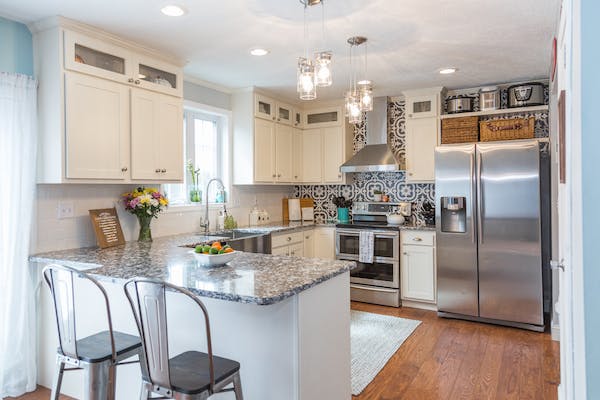 Lively backsplash with quartz countertops