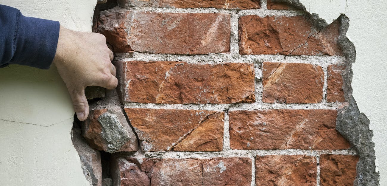 Crack in foundation wall 