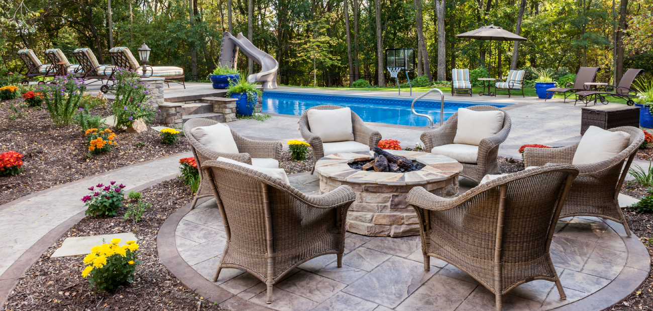 Poolside Table & Chairs