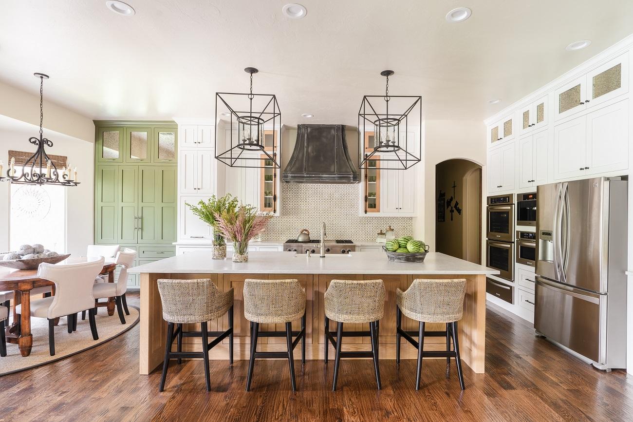 Kitchen with bold colors