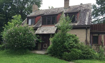 House before renovation in Youngstown, OH