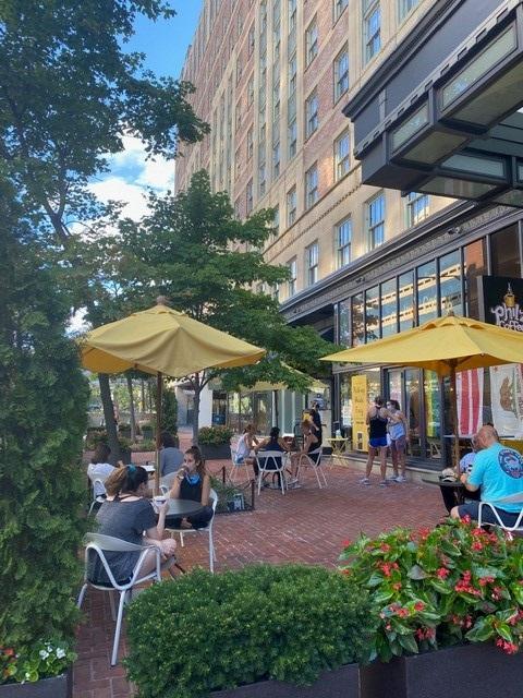 sidewalk dining in DC 