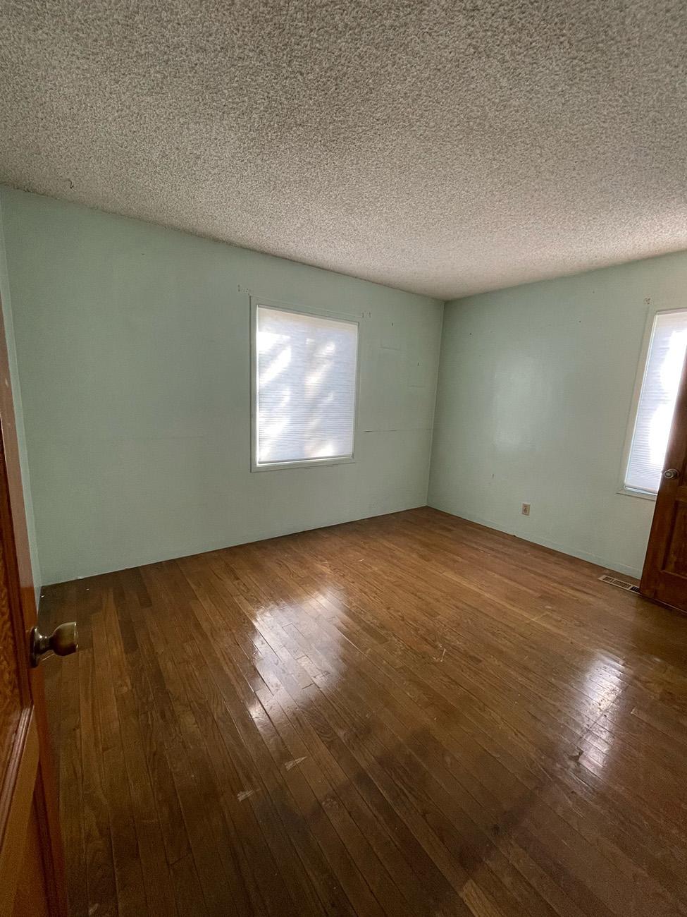 Bedroom before renovation