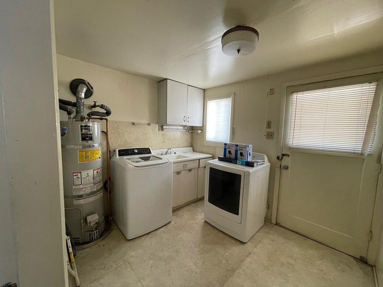 Laundry room before renovation