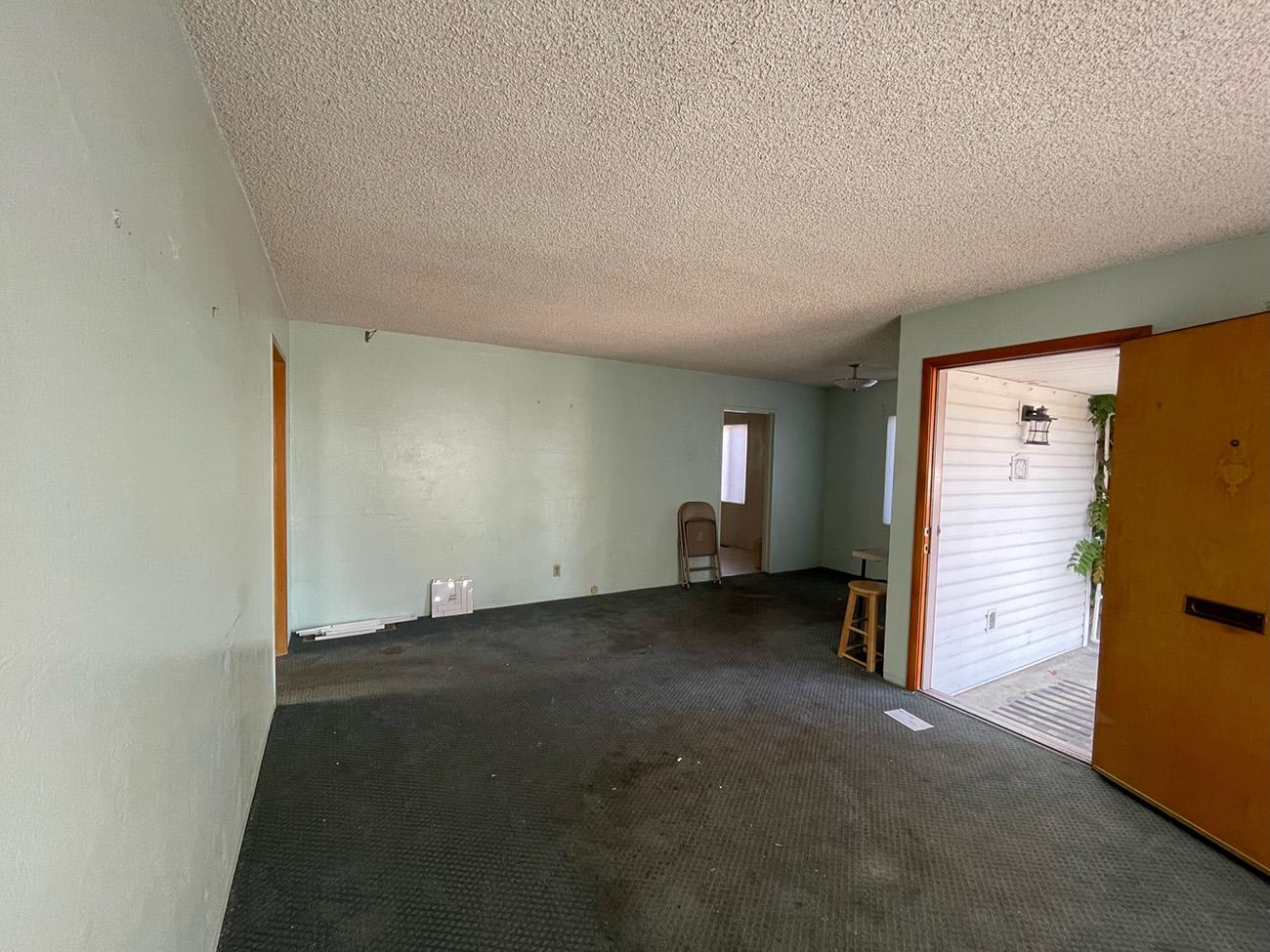 Living room before renovation