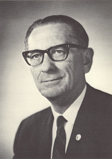 1968 NAR President Lyn E. Davis