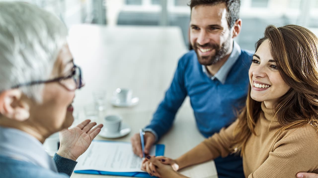 Las 4 acciones para dejar de perseguir a tus clientes y empezar a atráerlos