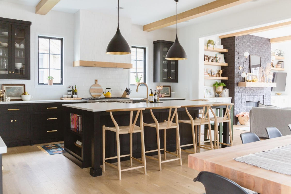 Kitchen island with black pendant lighting 